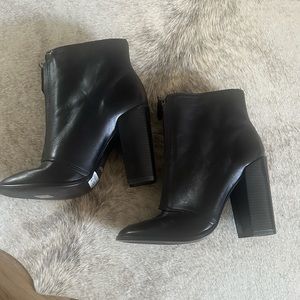 SCHUTZ new never worn boots size 8
